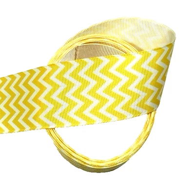 Patrón Chevron amarillo de 3 yardas 1 1/2" en cinta de grosgrain blanco 100 % poliéster Foto 1 de 4