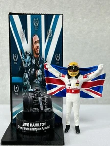 Figura 1/43 Lewis Hamilton 7 Times World Champion Fórmula 1 + Podium Tributo - Imagen 1 de 12