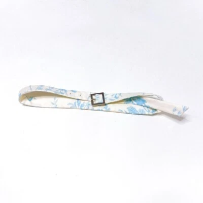 Cinturón Floral Azul y Blanco Cinturón Floral con Hebilla Tonificada Floral 27 a 32 Pulgadas Foto 1 de 2