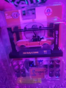 Máquinas M2 1:64 Kit Modelo - 1968 Shelby G.T.500KR (amarillo) - Imagen 1 de 3