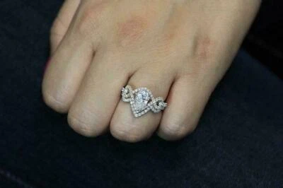 Hermoso anillo nupcial enchapado en oro de plata 925 con diamantes simulados talla pera de 2,50 quilates Foto 1 de 4