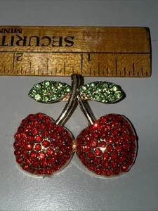 Moderne Brosche goldfarben Strass Kirsche - Bild 1 von 5