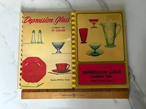 Depression Glass Sandra McPhee Stout Volumes One & Two 1970s Spiral Bound Books - Foto 1 di 4
