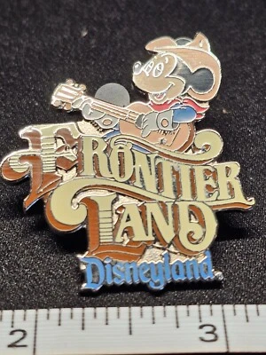 Prendedor Disneyland Mickey con Frontierland 2005 Foto 1 de 2