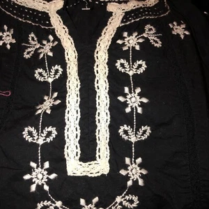 GAP XXL 14-16 Factory linen blend embroidered tassel short sleeve black top - Picture 1 of 6