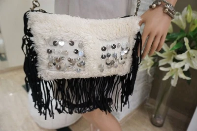 Bolso sin asas marroquí con flecos Handira Kilim de gamuza de cuero con correa de cadena Foto 1 de 4