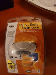Belkin USB Dual Media Reader and Writer - Windows 98 SE/2000/Me/XP Compatible - Picture 1 of 2