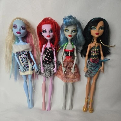 Monster High  Dolls Lot Of 4 LOT #17 - Image 1 of 4