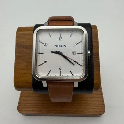 Reloj de Cuarzo Nixon The Ragnar 36 50m Tono Plata Acero Cuadrado Batería Nueva Foto 1 de 4