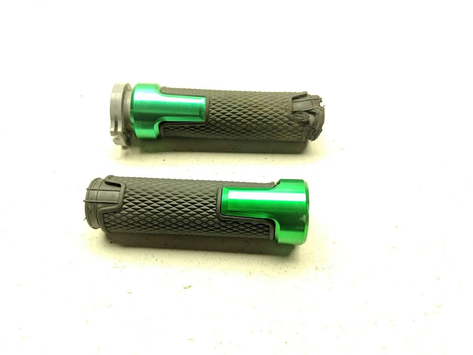 06-11 Kawasaki Ninja ZX14 ZX1400C tubo e empunhaduras do acelerador - Imagem 1 de 4