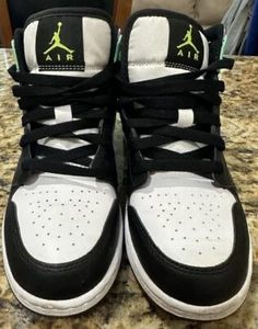 Nike Air Jordan 1 Mid GS Pastello Volt verde brillante nero 554725-175 taglia 5Y - Foto 1 di 8