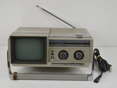 Samsung Portable 5" B/W TV Television AM/FM Radio BT-123AJ PICTURE BUT NO SOUND - Image 1 of 4