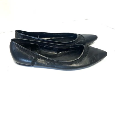 Pisos de ballet de cuero negros Nine West talla 8 puntiagudos inserción de malla minimalista Foto 1 de 4