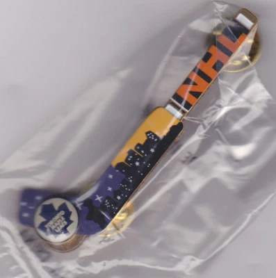 NHL TORONTO MAPLE LEAFS GOALIE STICK Lapel Pin - Image 1 of 2