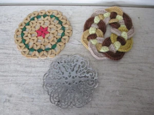 Vintage Mixed Lot Of 3 Assorted Pot Holders Trivets, Wood, Metal, Yarn - Picture 1 of 5