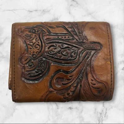 Мужской коричневый кожаный бумажник тройного сложения Nocona с тиснением - Изображение 1 из 4