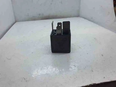 Relè VW PASSAT Variant B6 3C5 10EZ54 8D0951253 2.00 Diesel 103kw 25477120 - Immagine 1 di 3