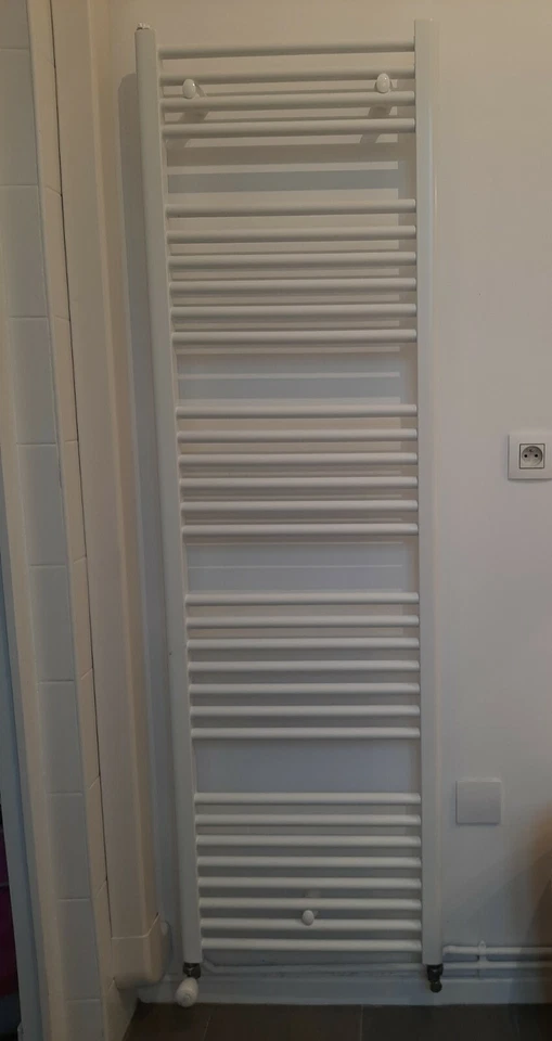 Sèche serviette à eau chaude ALTERNA Primeo 2 - 1658 x 500mm - 745 watts - Photo 1/1