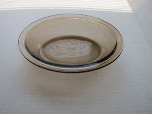 Cazuela pequeña vintage Pyrex ámbar/humo Inglaterra 7 3/4" - Imagen 1 de 4