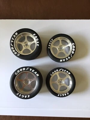 Pocher 1/8 Ferrari F40 Set Of Four Aluminium Wheels And Tyres - Image 1 of 4
