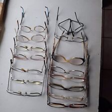 Dachbodenfund Konvolut, 15 Stück alte Brillen, 5 Stuck Etui .Für Dekor