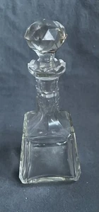Beutiful Vintage Crystal Perfume Bottle with Stopper 6 oz. 6" x 2 34" x 2 3/4" - Picture 1 of 7