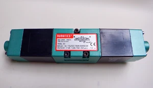 Numatics 152SS700K000030 Solenoid Valve - Picture 1 of 3