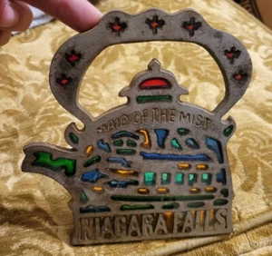 De Colección Cataratas del Niágra Dama de la Niebla FORMA DE TETERA DE METAL TRIVET Vidrio - Imagen 1 de 3