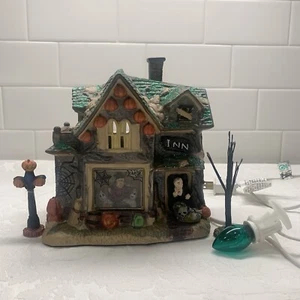 Halloween Lighted Inn Haunted House Green Glitter Witch Brew Ghost Ceramic 6" - Bild 1 von 10