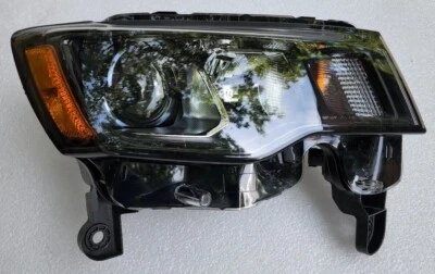 2016–2020 Jeep Grand Cherokee Right Halogen Headlight OEM 68266646AD - Изображение 1 из 4