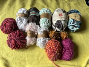 Neu Wolle Konvolut Stricken Häkeln Handarbeit Blau Weiß Grün Lila Rosa Grau - Bild 1 von 4