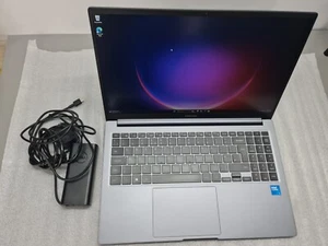 Samsung NP754XGK Laptop/15.6" FHD IPS/Intel Core 5 120U/16GB Ram, 256GB SSD/Mint - Picture 1 of 11