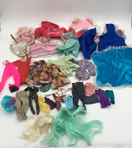 Lotto vestiti bambola vintage a moderni varie dimensioni fatti a mano Barbie scala a completa - Foto 1 di 12