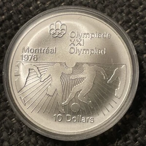 Huge 1976 Canada Montreal Olympics Soccer 10 Dollars Silver Coin - Picture 1 of 2
