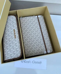 Michael Kors Cuaderno y Estuche para Lápices Caja de Regalo Set MK Firma Vainilla - Imagen 1 de 8