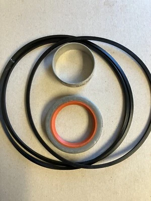1953-63 Buick Dynaflow front pump leak seal kit. Seal, bushing, pump & TC seal Foto 1 de 4