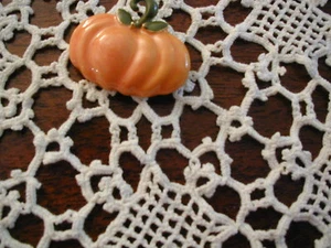 CUTE CERAMIC GLAZED PUMPKIN BROOCH PIN - Picture 1 of 4