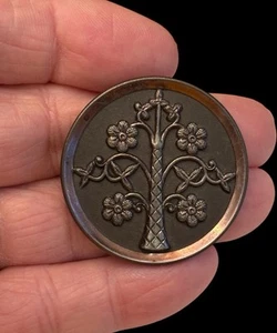 Raro Antiguo Cuadro Latón Botón Árbol de la Vida - Imagen 1 de 5