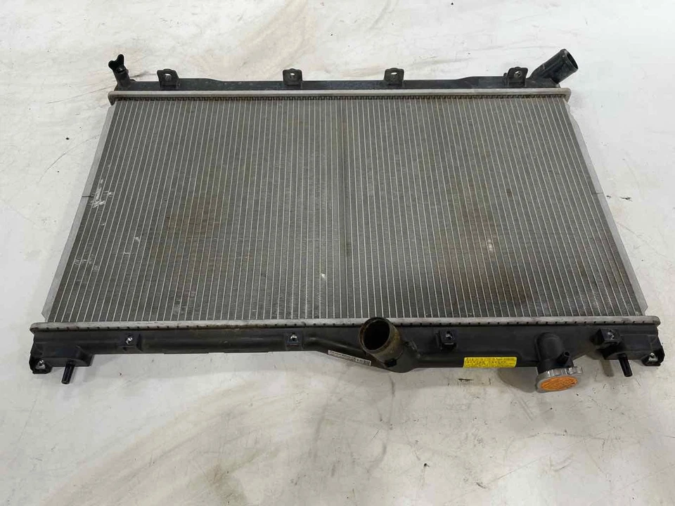 Se adapta a 2019-2024 SUBARU FORESTER 2,5 L AT radiador de refrigeración del motor 45111SJ000 OEM Foto 1 de 4