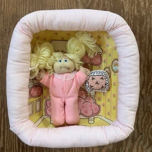 1983 CABBAGE PATCH PIN-UP DOLL, ELLEN MONA and HER BEDROOM by COLECO #3934 - Picture 1 of 3