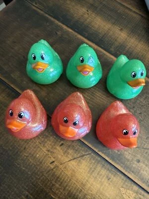 LOTE de 6 patos de goma rojo verde brillante para cruceros en jeeps Foto 1 de 4
