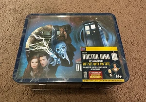 DOCTOR WHO 50th Anniversary EXCLUSIVE Gift Set Lunch Box TIN TOTE & Figures - Picture 1 of 6