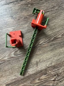 Parte de colección GI Joe 1992 plataforma elevador hidráulico poste de riel R101 - Imagen 1 de 9