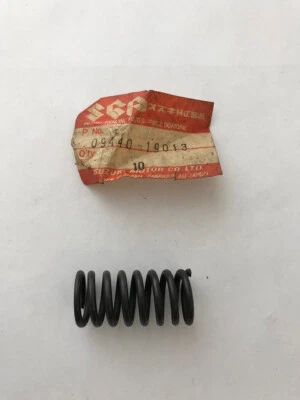 NOS SUZUKI 09440-19013 Superseded by 09440-19027 - SPRING - Image 1 of 3