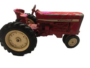 **Vintage Ertl International Harvester Farm Tractor** Red circa 1973 - Picture 1 of 8