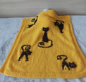 Handgestrickte Woll Babydecke mit Katzen Gelb Halloween Steppdecke mit schwarzer Katze - Bild 1 von 6