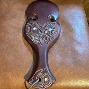 Club Maorí Mero Patu Wahaika De Colección Sólido Tallado a Mano Firmado - Imagen 1 de 8