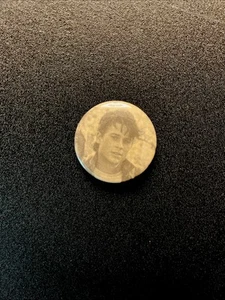 Botón Curtis Sodapop The Outsiders. "Botón original hecho a mano de 1,5""". SE Hinton - Imagen 1 de 1
