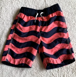 2 Boys Swim Trunks Size 4-5 great for summer camps, has some wear stains no tear - Picture 1 of 13