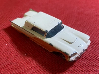 LESNEY MATCHBOX Auto FORD THUNDERBIRD N° 75 Made in England metallo Bianco - Immagine 1 di 3